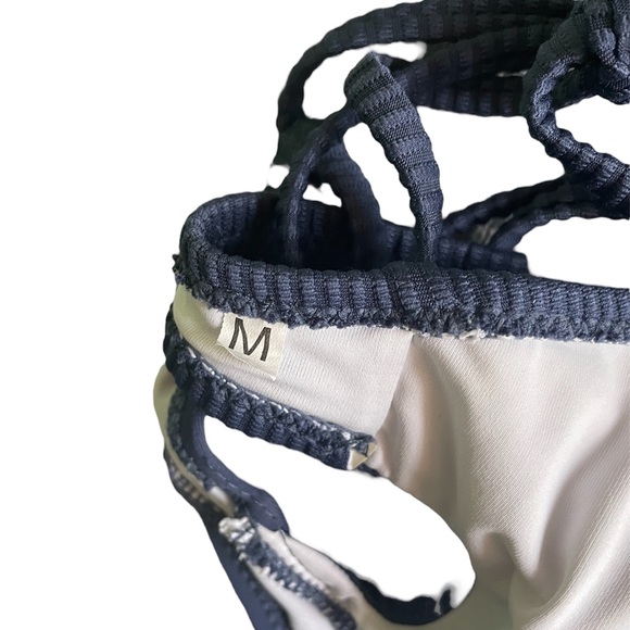 Amazin Zaful Ribbed Bikini Top with Adjustable Straps and Removable Pads (size M - Picture 6 of 7